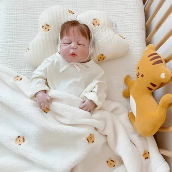 כותנה ענן רקמה הרך הנולד ישן כרית ההנקה התינוק מנחם כרית קעורה התינוק לישון קישוט חדר התינוק הכרית