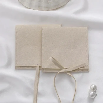 מיקרופייבר תכשיטים שקיות מתנה 8x8cm גודל מיני קרם קטיפה ארגונית אריזת טבעות עגילים קלף טארוט החתונה טובות בתפזורת